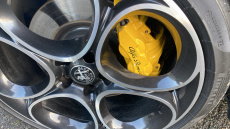 Alfa Romeo Giulia 2.0 TB 280 Veloce [Performance brake] 4dr Auto Petrol Saloon